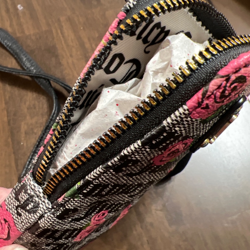 Juicy Couture Small Crossbody - Picture 4 of 6